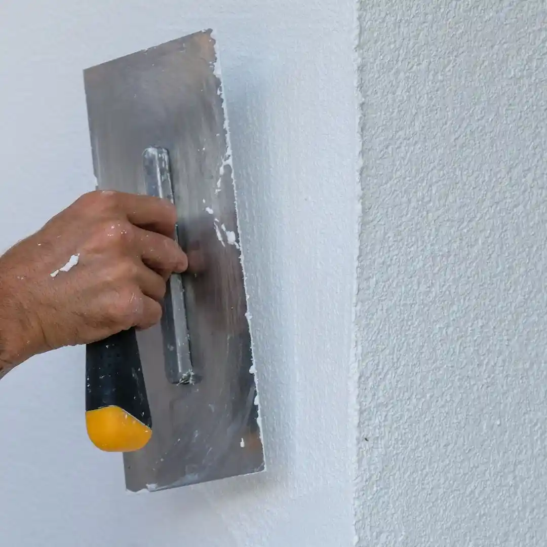 Ravalement I1, I3, I4 ou ITE. Traitement fissures, imperméabilisation, modernisation. Protection durable, garantie décennale.