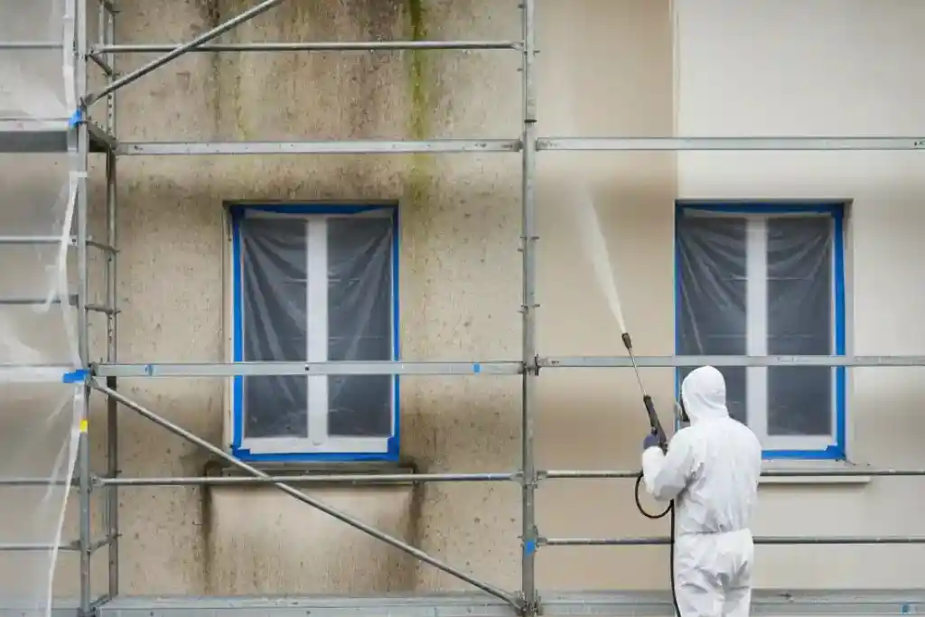 Nettoyage façade maison à Chartres : avant/après nettoyage d’un crépi à la Rotabuse