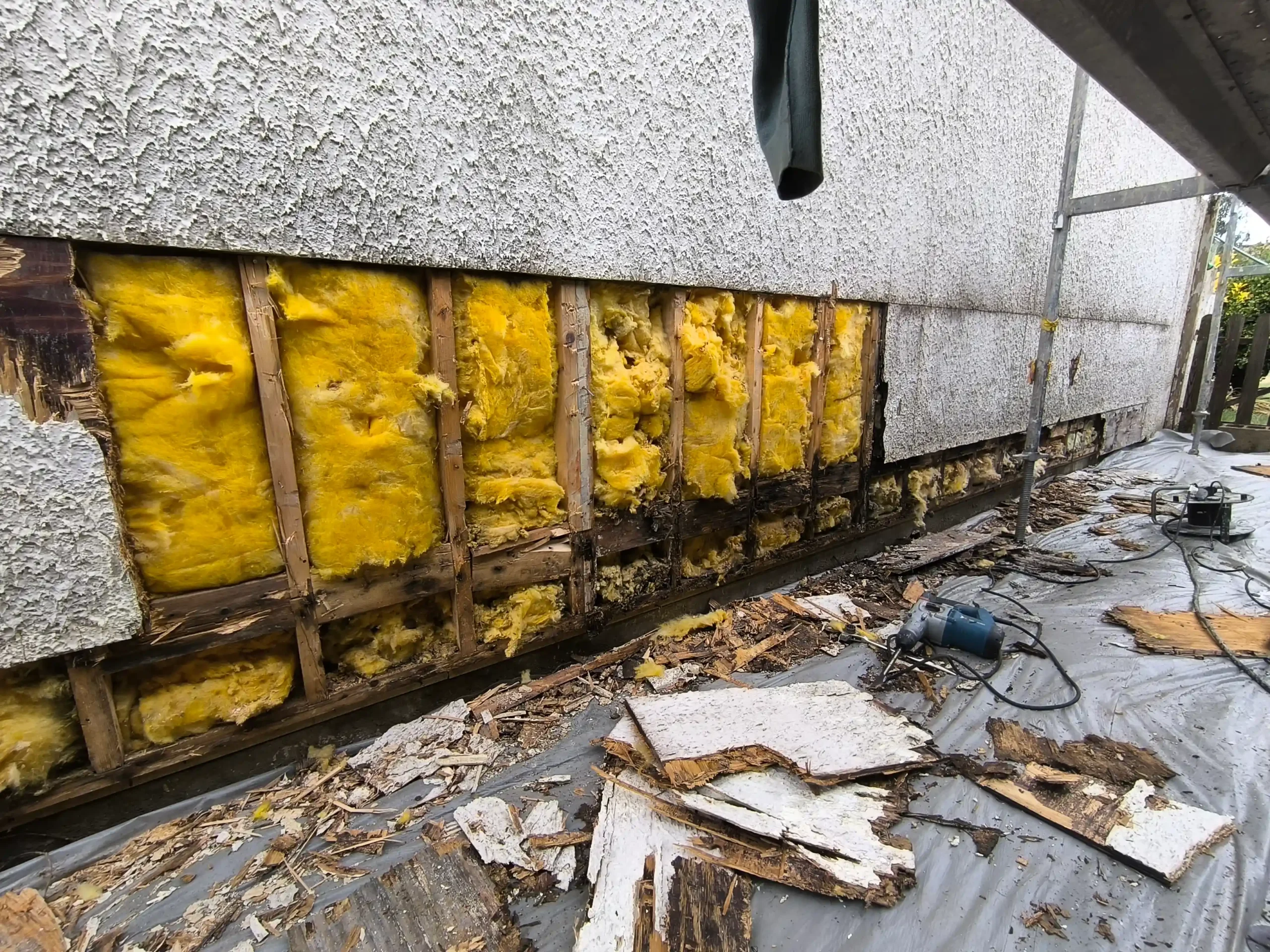 dépose des anciennes plaque D osb en mauvaise état.