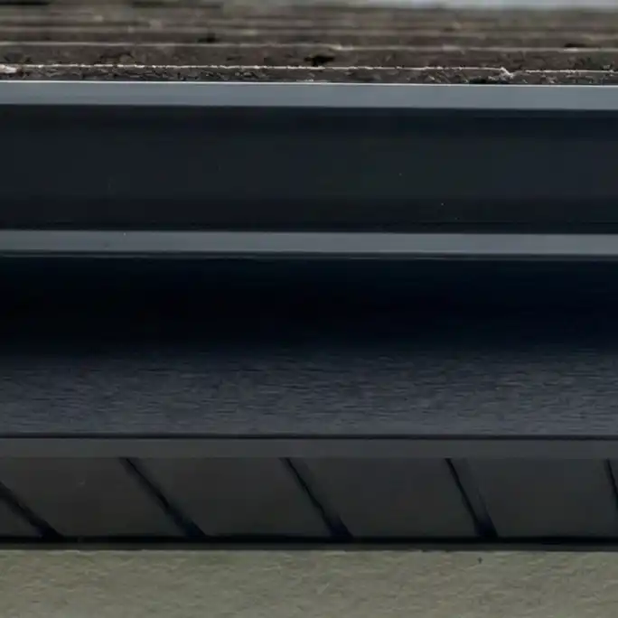 habillage de rive en pvc noir