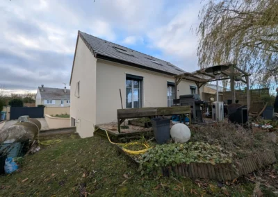 Finition soignée Habillage planche de rive aluminium thermolaqué et mur assaini