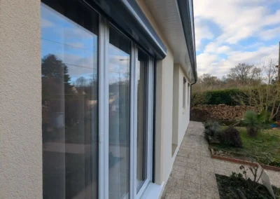 Modernisation façade Encadrement baie vitrée et coffre de volet sur isolation extérieure