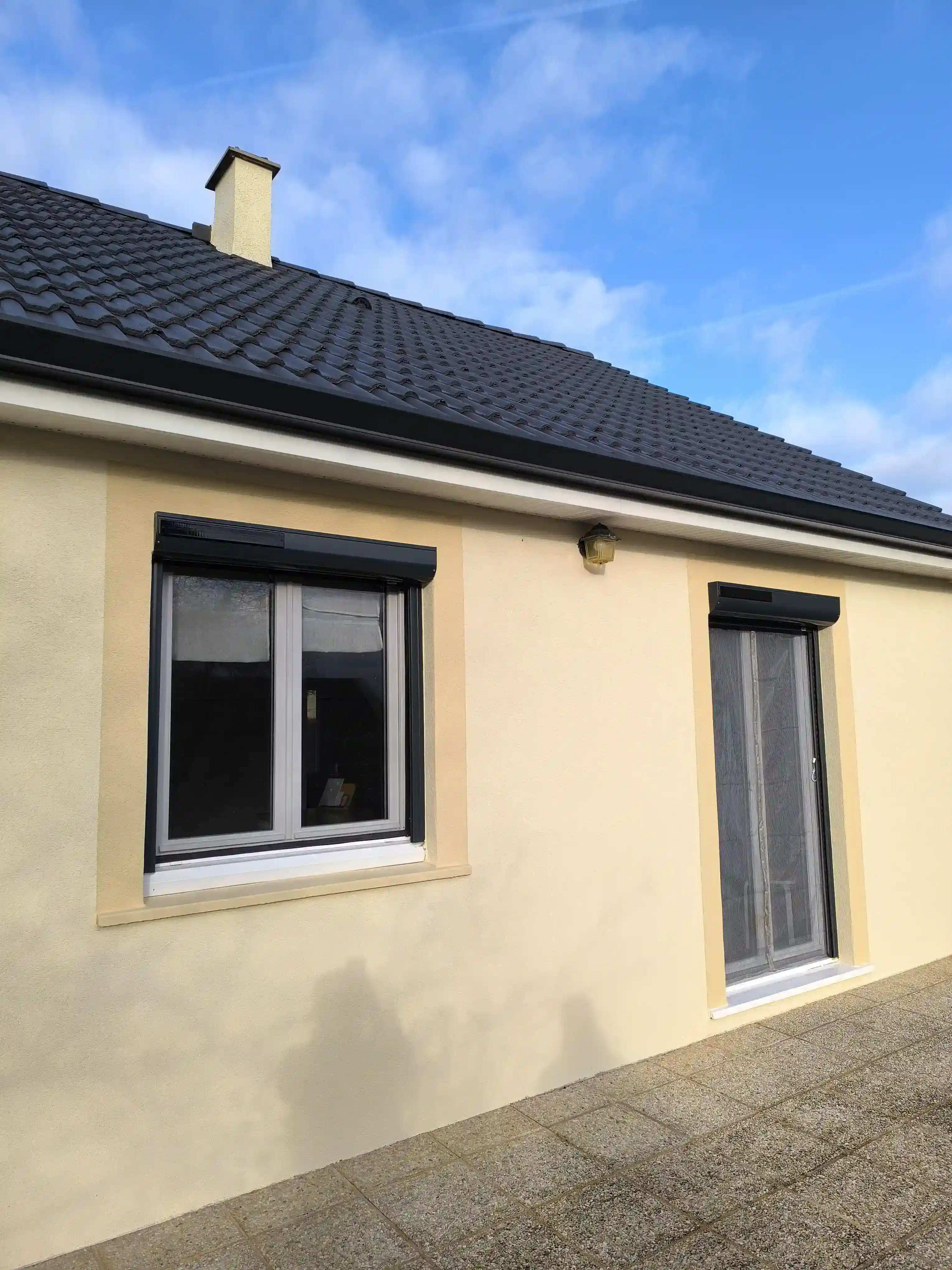 Rénovation d’enduit : façade arrière refaite en enduit taloché