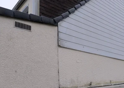 detail ancien bardage pvc et toiture encrassee avant travaux ablis