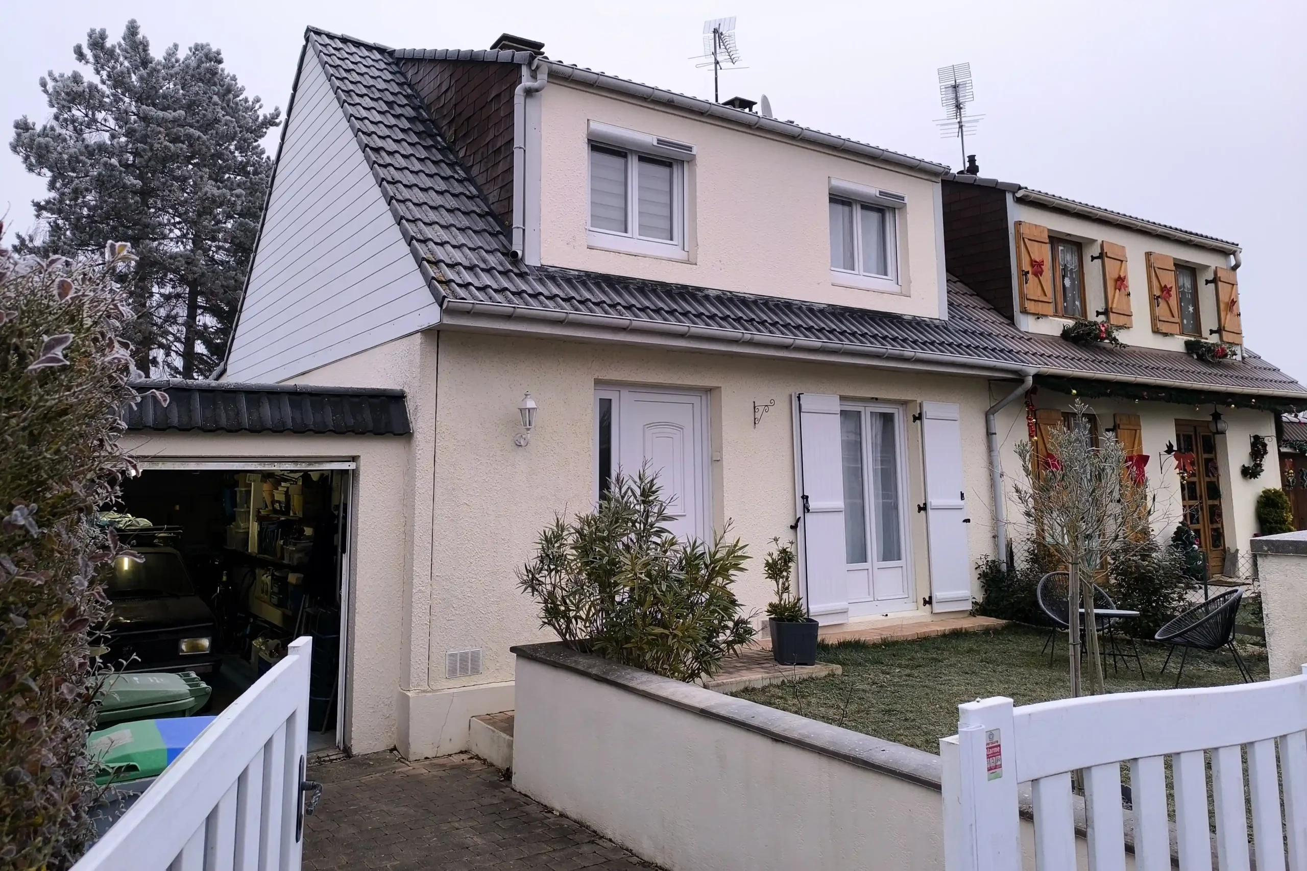 facade maison avant renovation toiture bardage gouttiere ablis