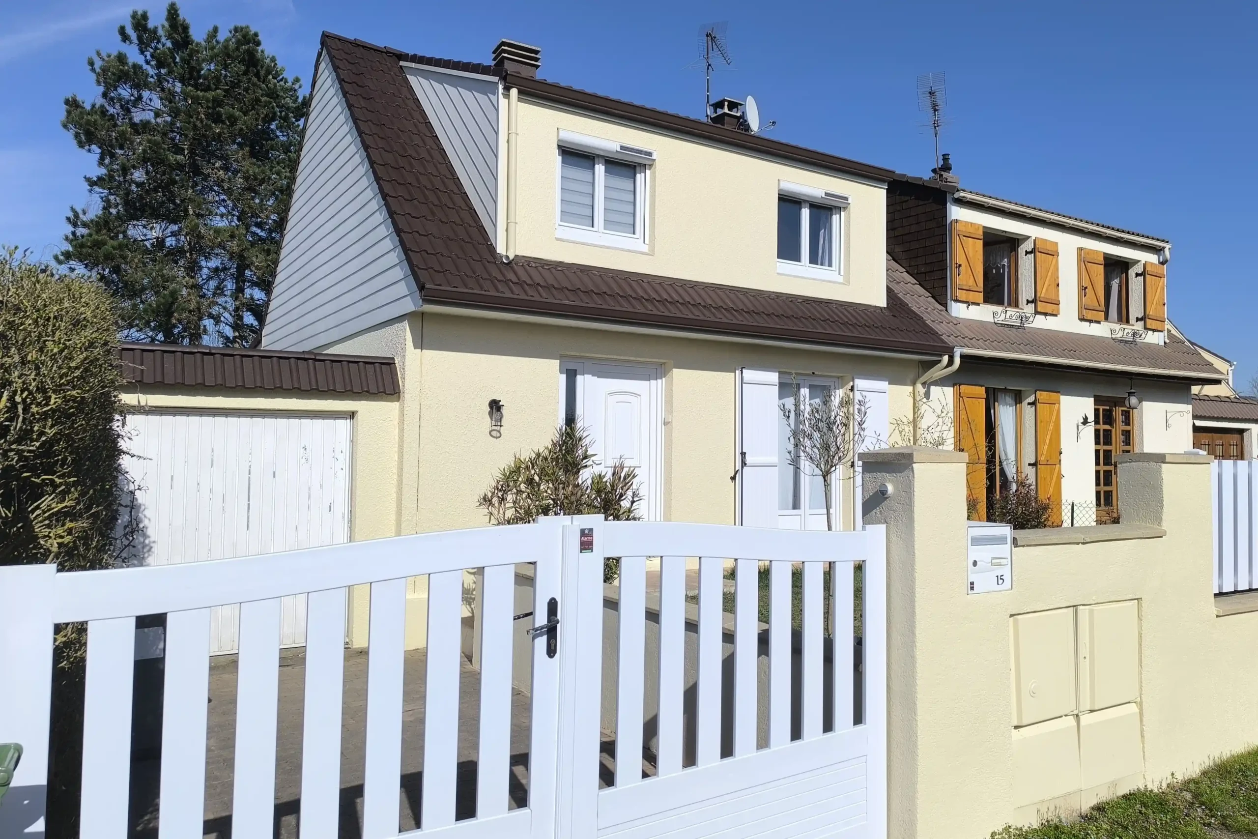 maison apres ravalement hydrofuge toiture brun et nouveau bardage ablis