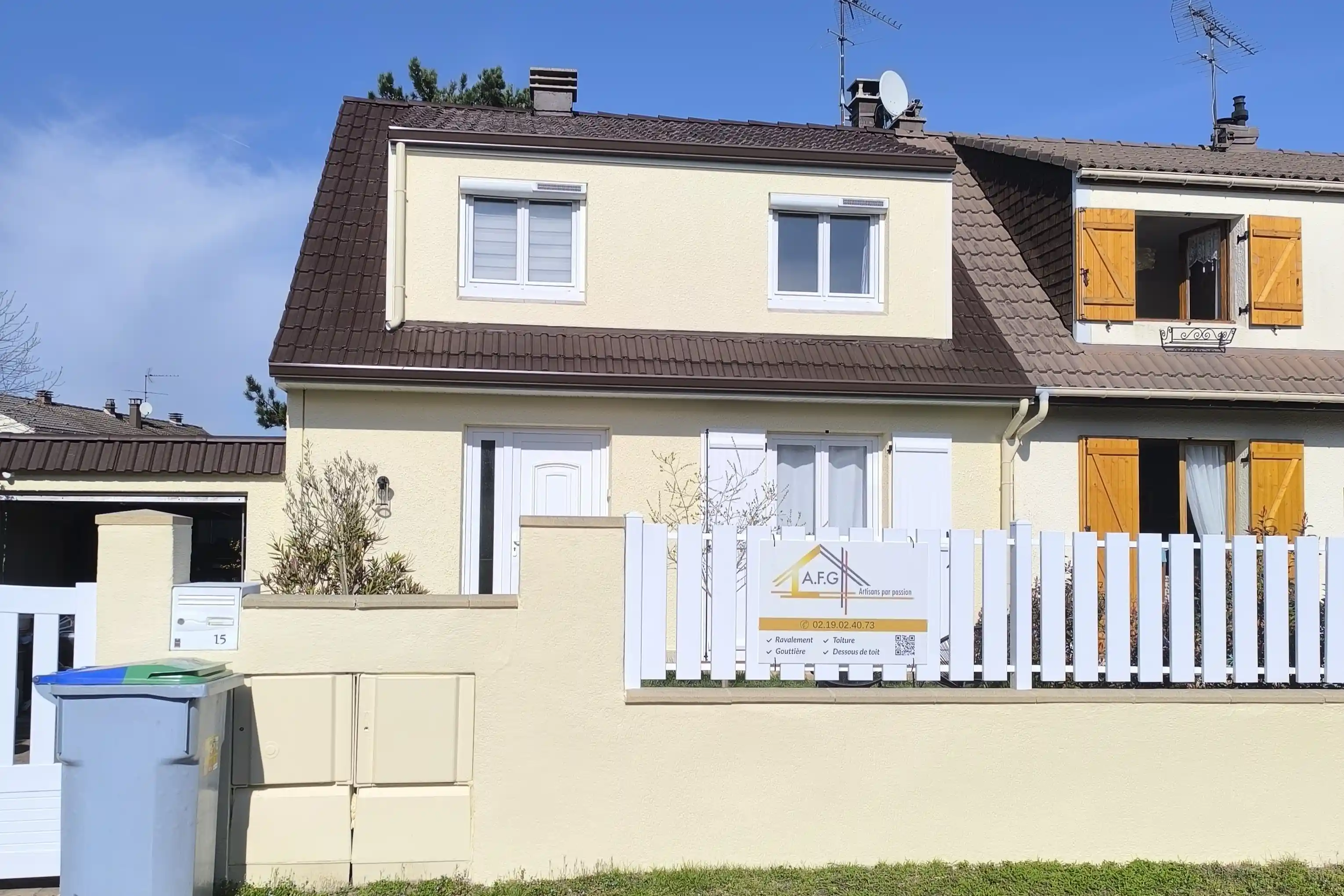 Gouttières aluminium neuves après travaux sur une maison à Ablis