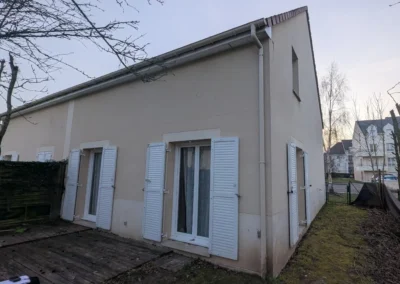 facade arriere avant travaux avec fissures structurelles et enduit sale leves