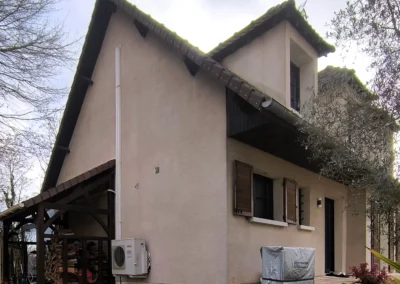 vue avant travaux facade maison bonnelles etat encrasse du revetement avant traitement