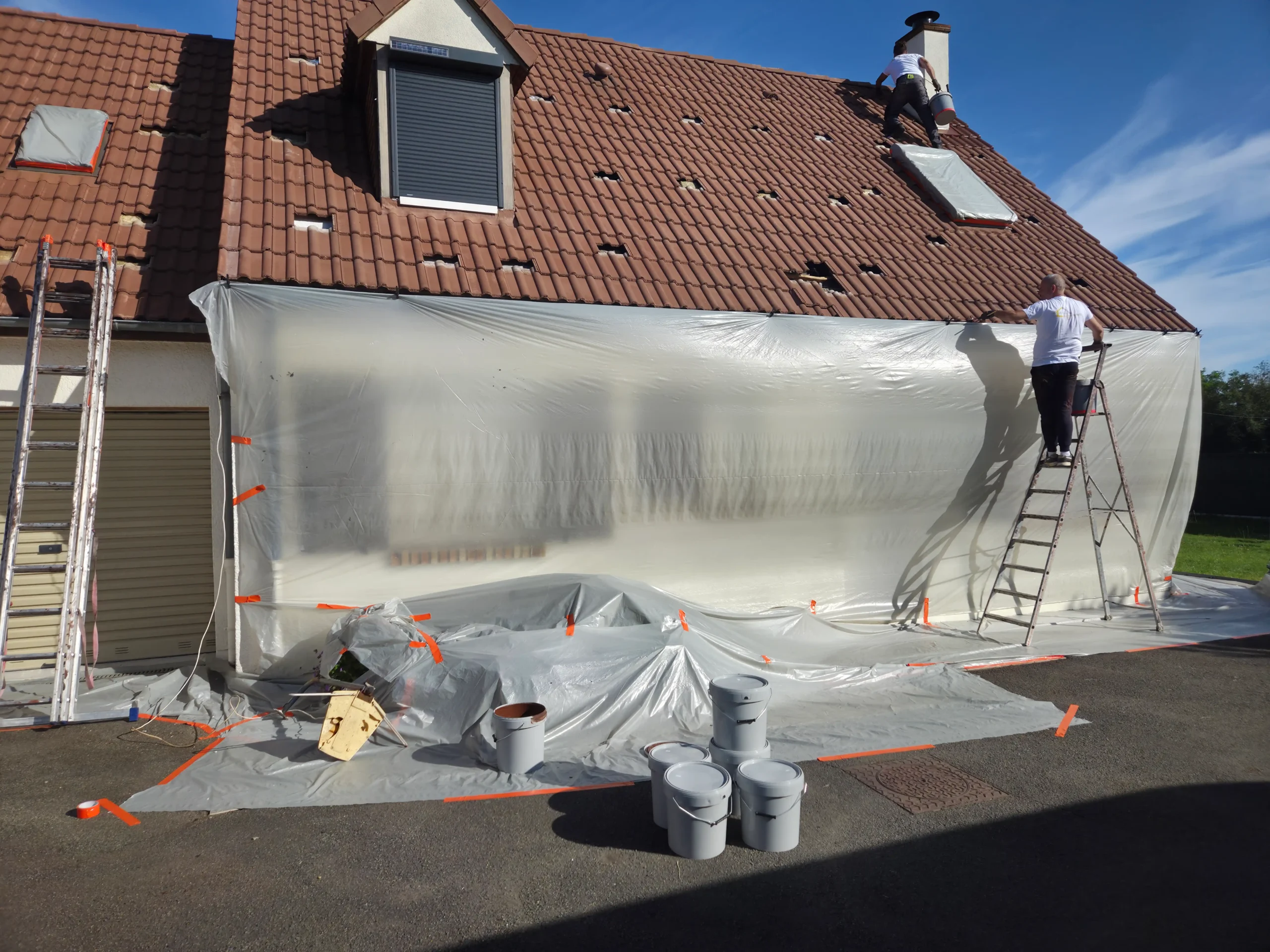 application ravalement facade sous bache protection totale maison