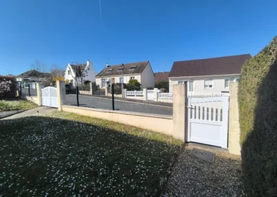 vue jardin cloture grise et terne avant renovation saint arnoult